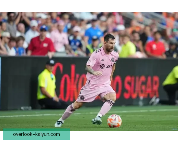 梅西加盟迈阿密国际后首次亮相赛场 引发美国足球热潮