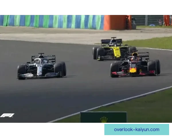 F1赛季激烈角逐：汉密尔顿与维斯塔潘再度争锋，速度与技术的巅峰对决