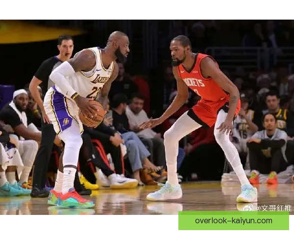 NBA最新动态：詹姆斯与杜兰特再度对决 勇士与湖人季后赛前瞻解析