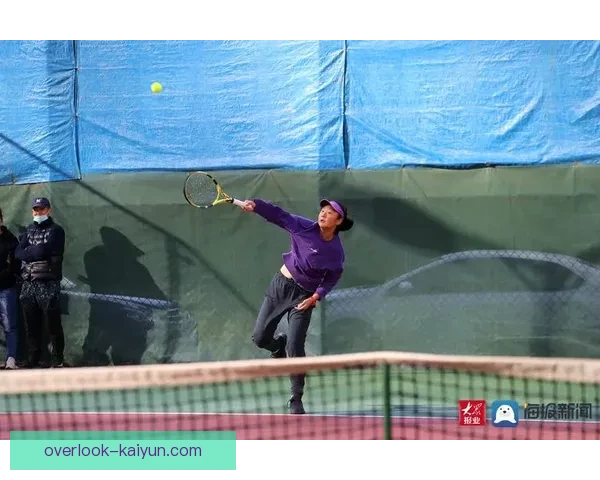网球赛场最新动态：明星选手精彩对决引发关注与热议