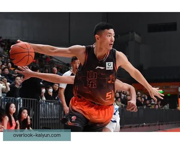 中国篮球队在国际赛场大放异彩 取得历史性胜利全队表现堪称完美