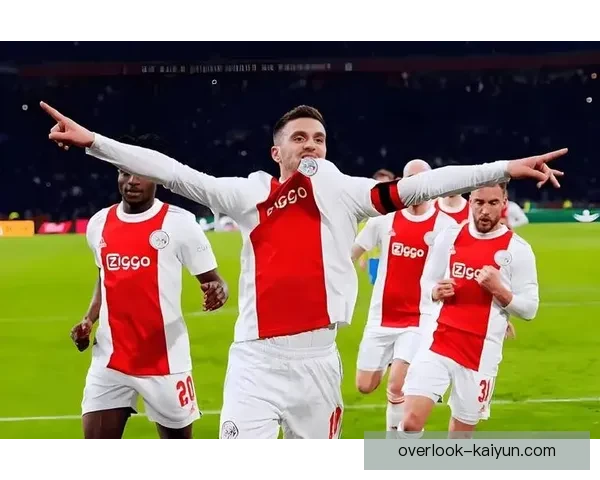 欧联杯赛季回顾与展望：各队争夺激烈 未来前景分析