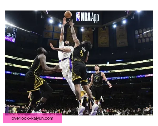 湖人队新赛季阵容曝光 詹姆斯与戴维斯携手迎接挑战